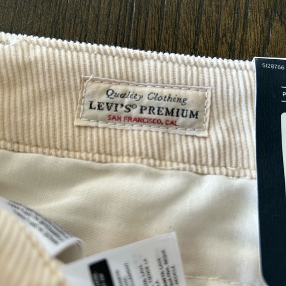 Levi's Off-White Corduroy Pants - Picture 5 of 16